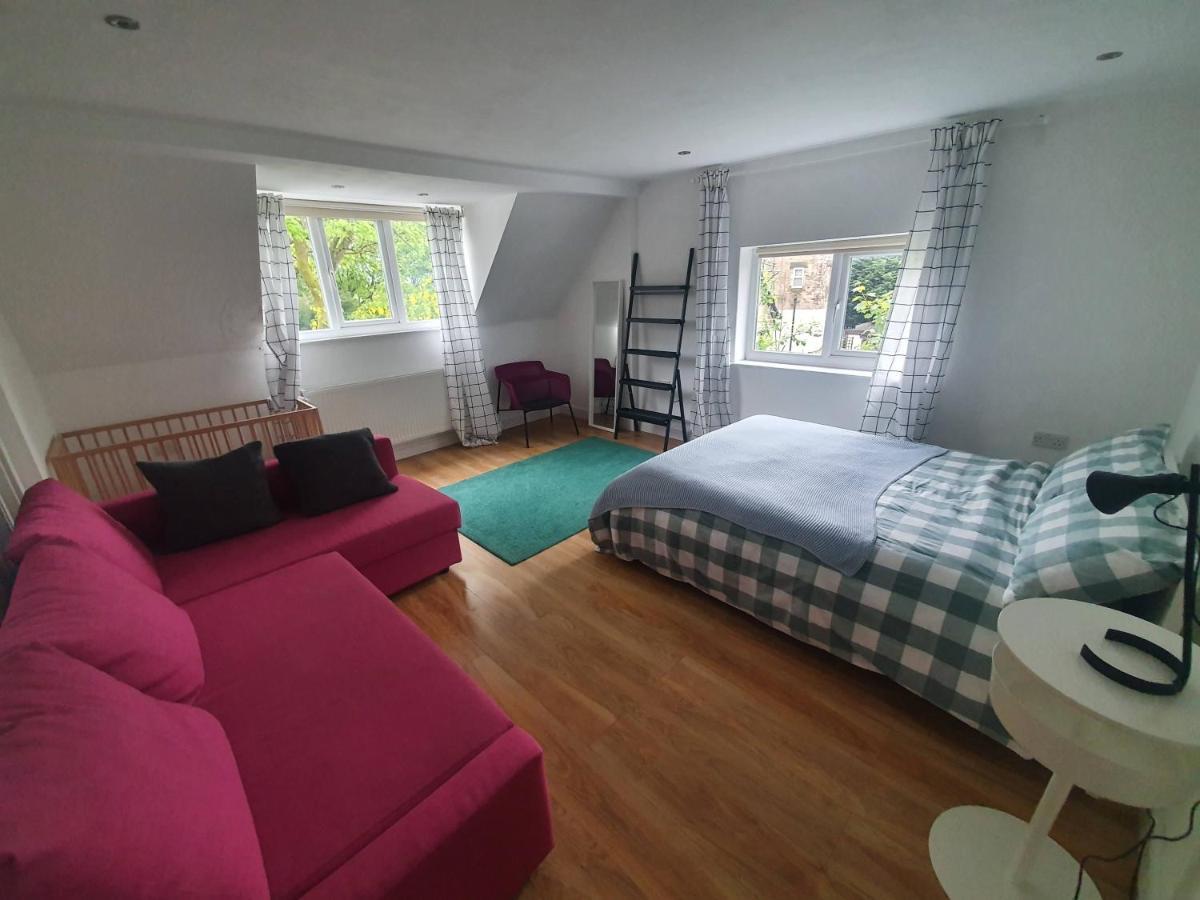 Beautiful House In The Heart Of A Golf Course. * Manchester