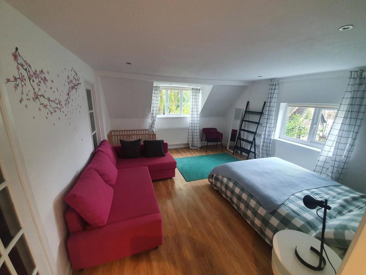 Beautiful House In The Heart Of A Golf Course. Manchester